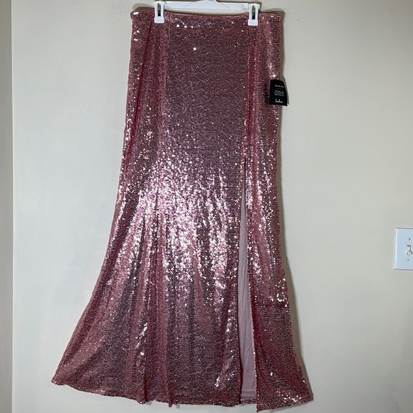 NWOT. Lulus Spotlights Shining Pink Sequin Maxi Skirt Size-XL. - Picture 4 of 13